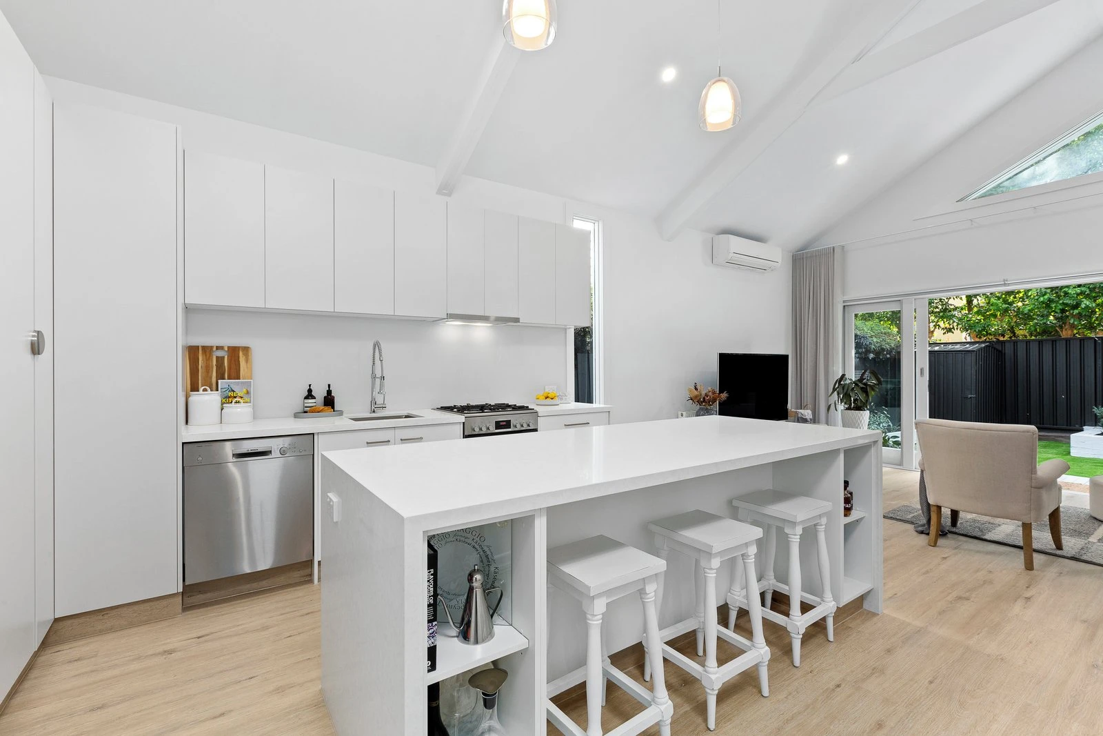 42 Rothesay Avenue, Elwood, 3184