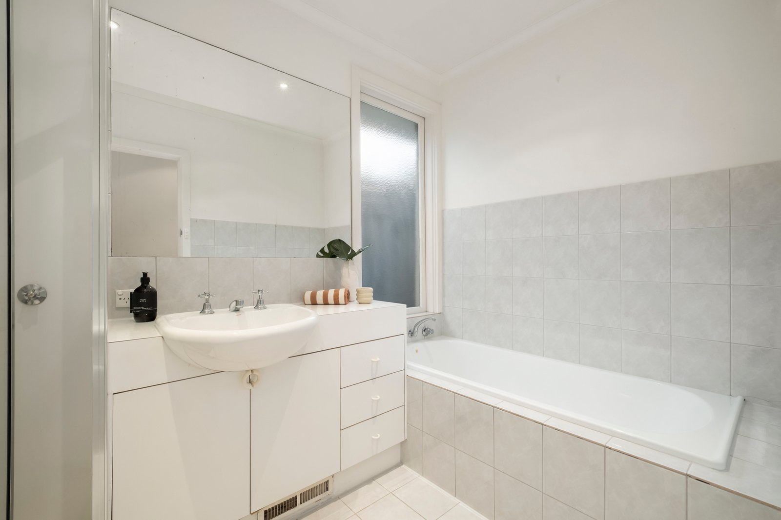 6 Gilbert Parade, Camberwell, 3124