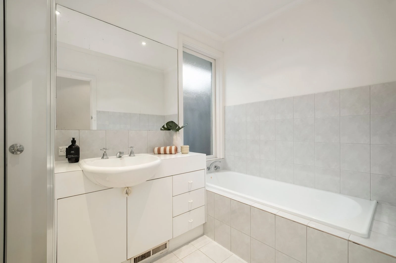 6 Gilbert Parade, Camberwell, 3124