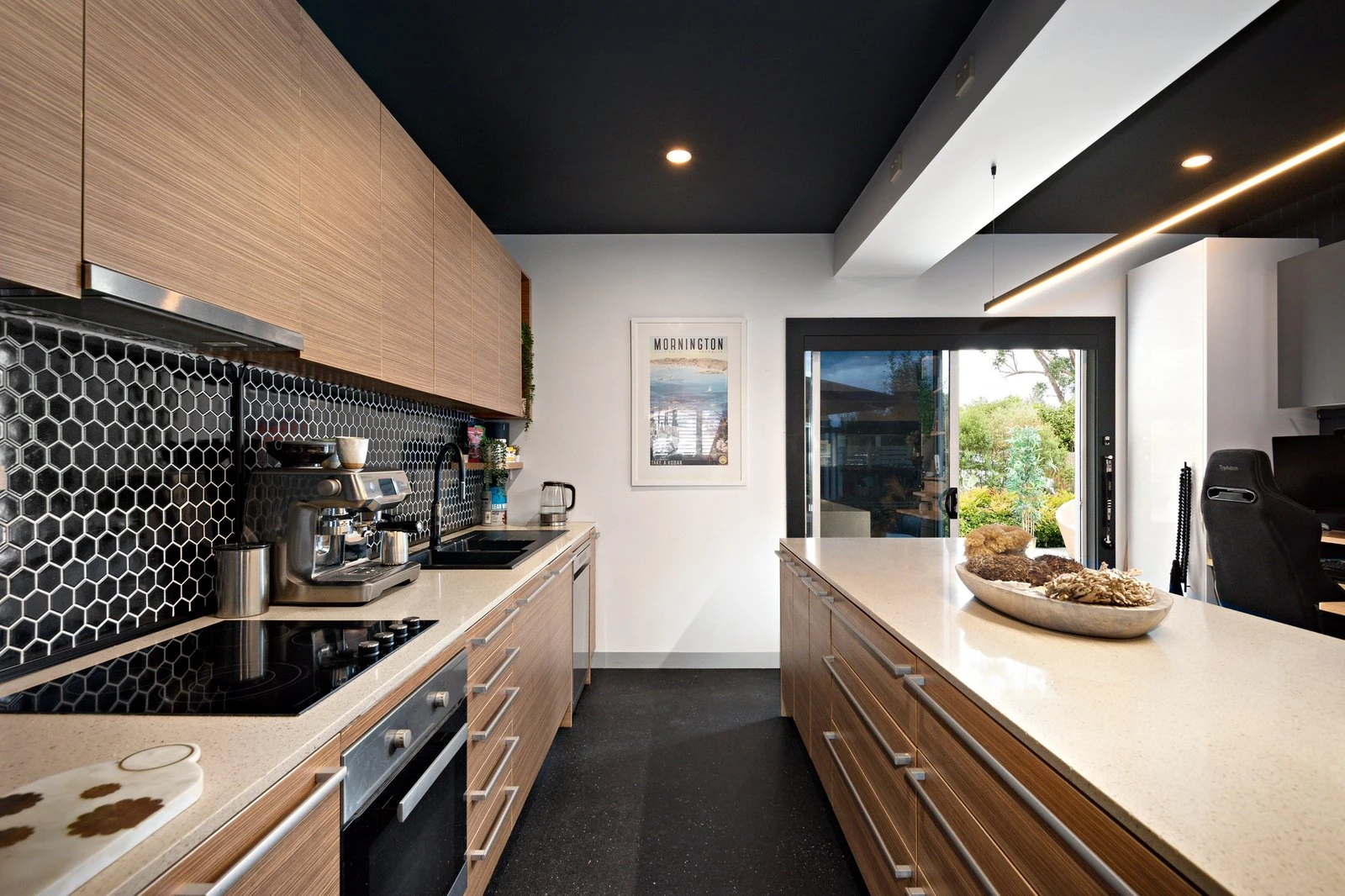 6 Rothesay Avenue, Mornington, 3931