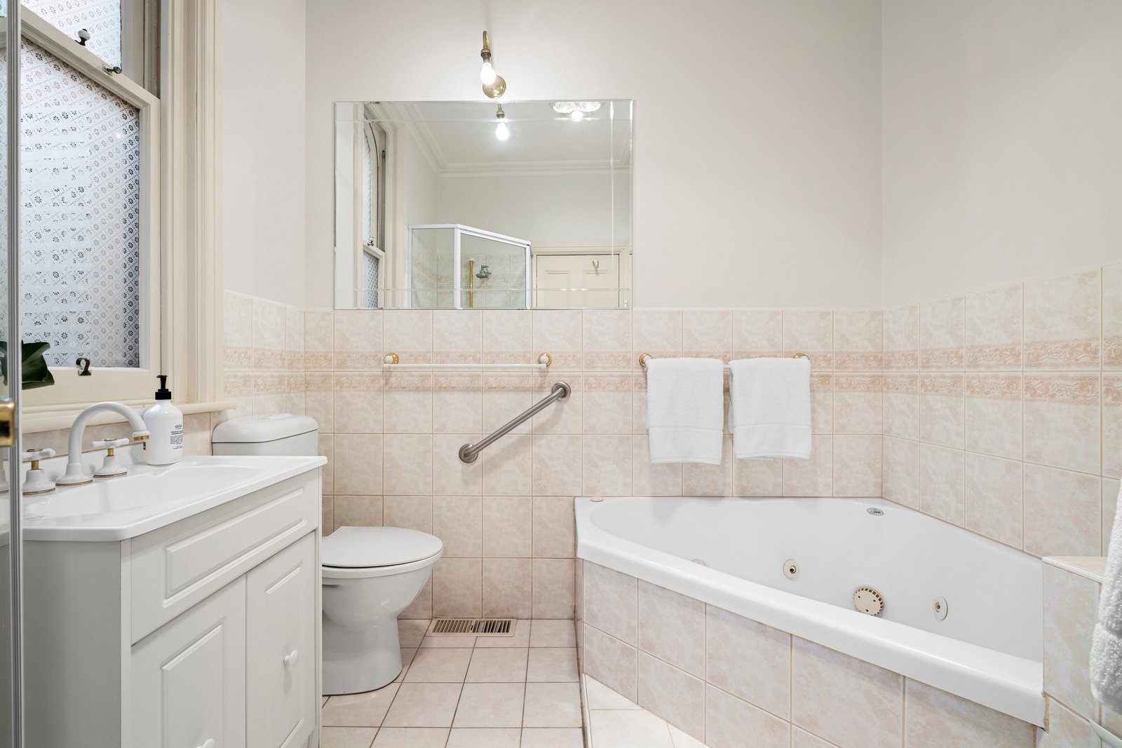 61 Mathoura Road, Toorak, 3142