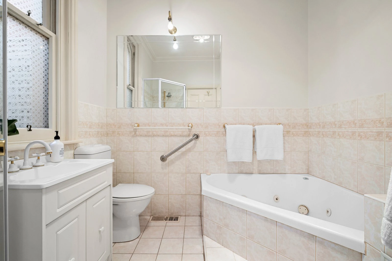 61 Mathoura Road, Toorak, 3142