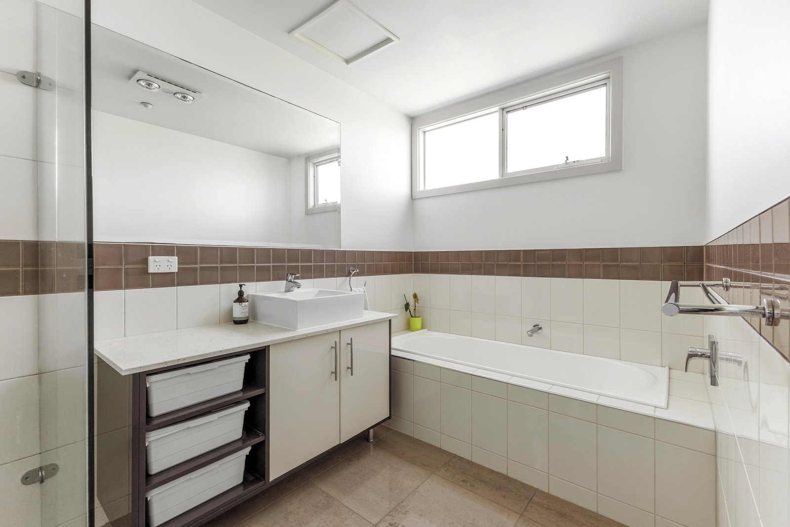 8/164 Barkers Road, Hawthorn, 3122