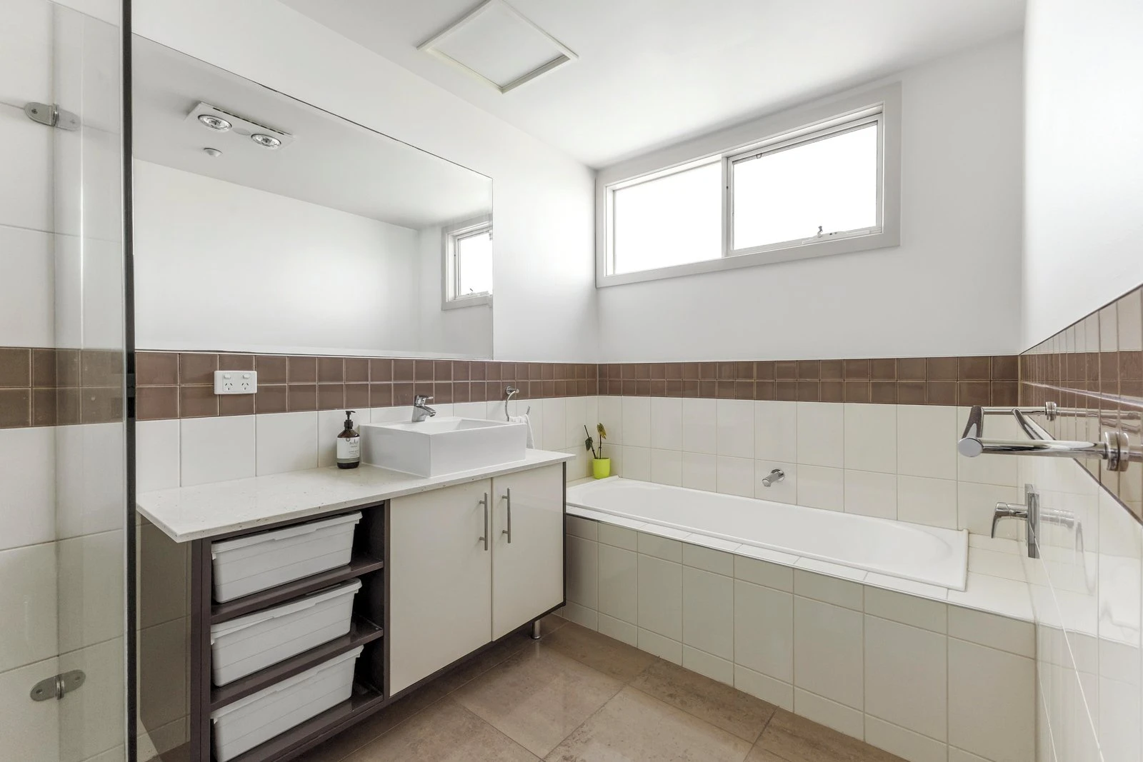 8/164 Barkers Road, Hawthorn, 3122