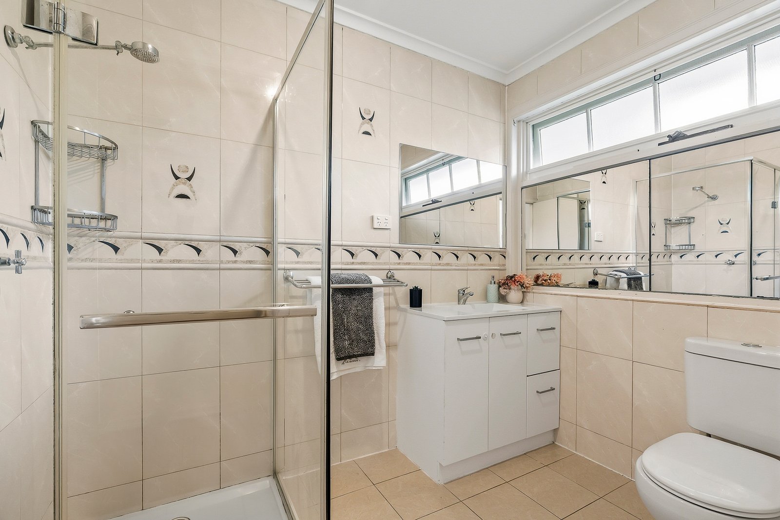 8/17 Kingsley Crescent, Mont Albert, 3127