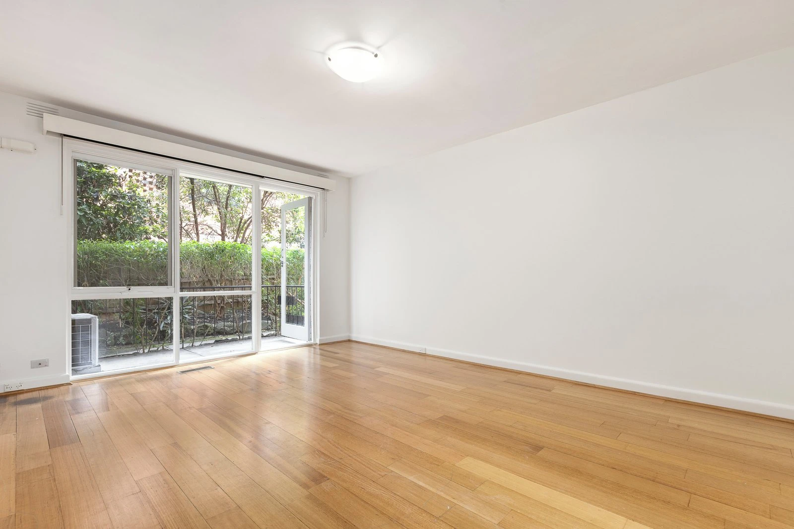 8/492 Glenferrie Road, Hawthorn, 3122