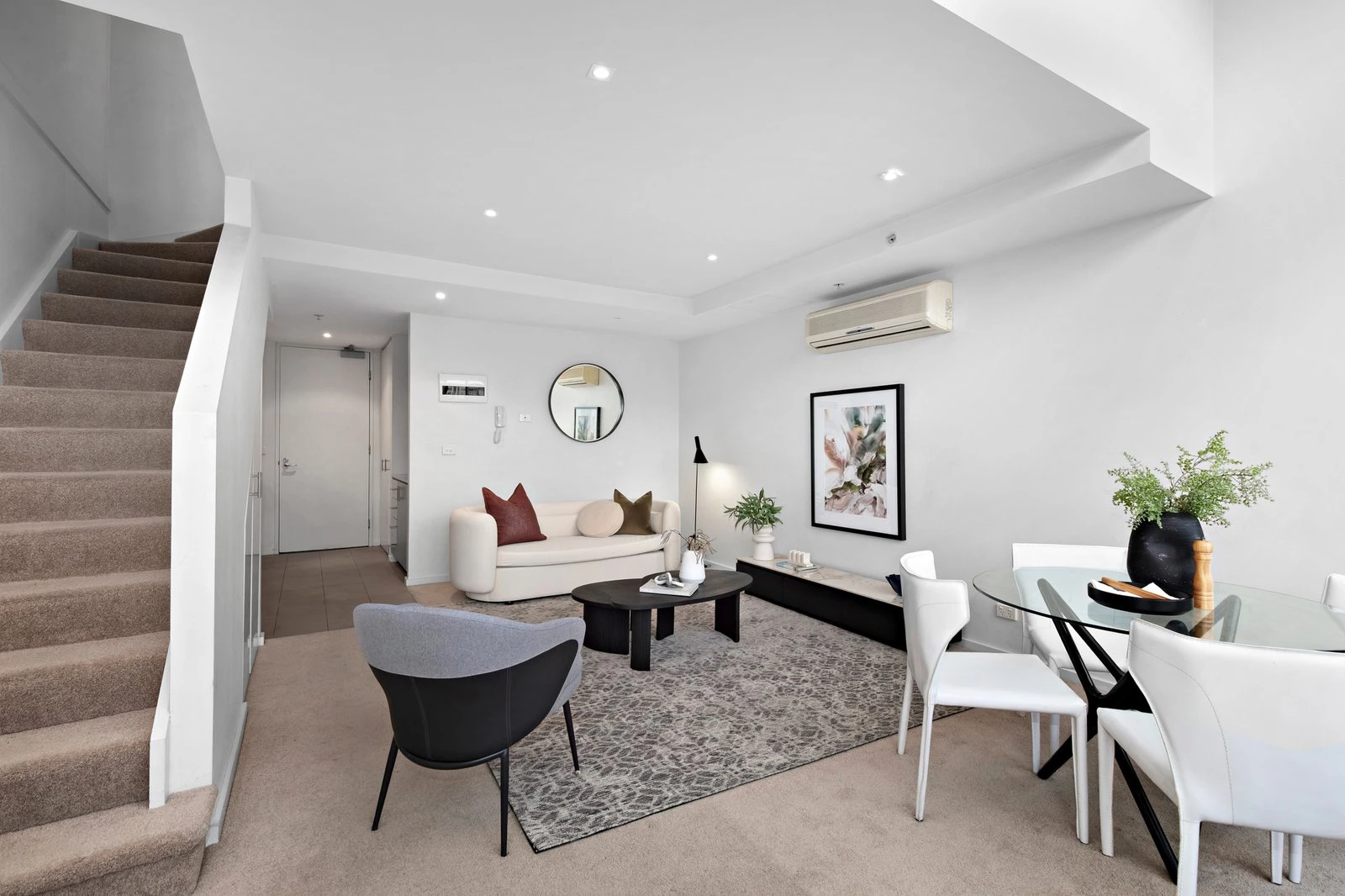 910/57 Bay Street, Port Melbourne, 3207