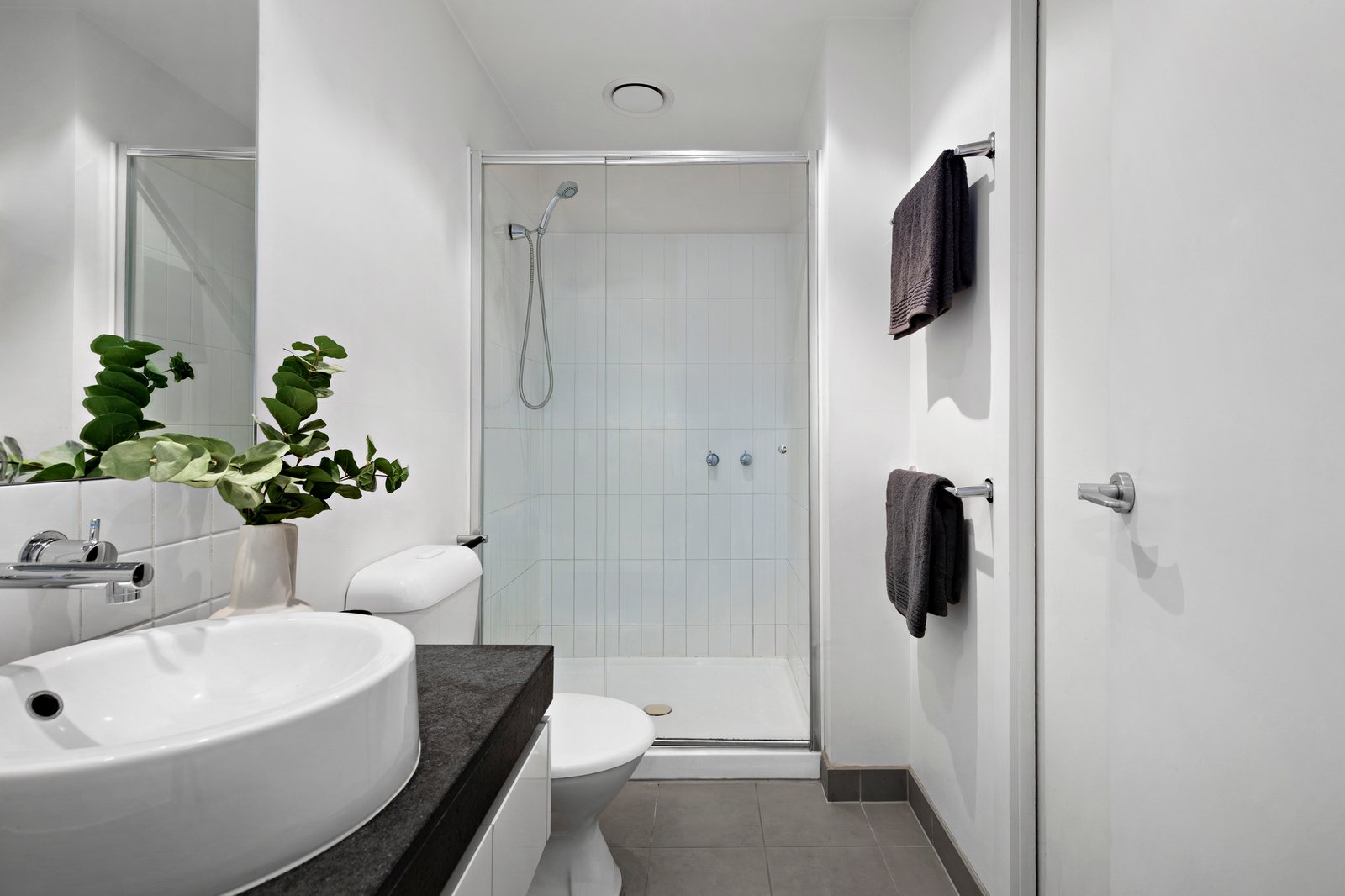 910/57 Bay Street, Port Melbourne, 3207