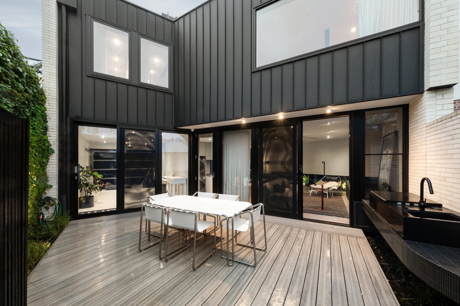 96-98 Napier Street, South Melbourne, 3205