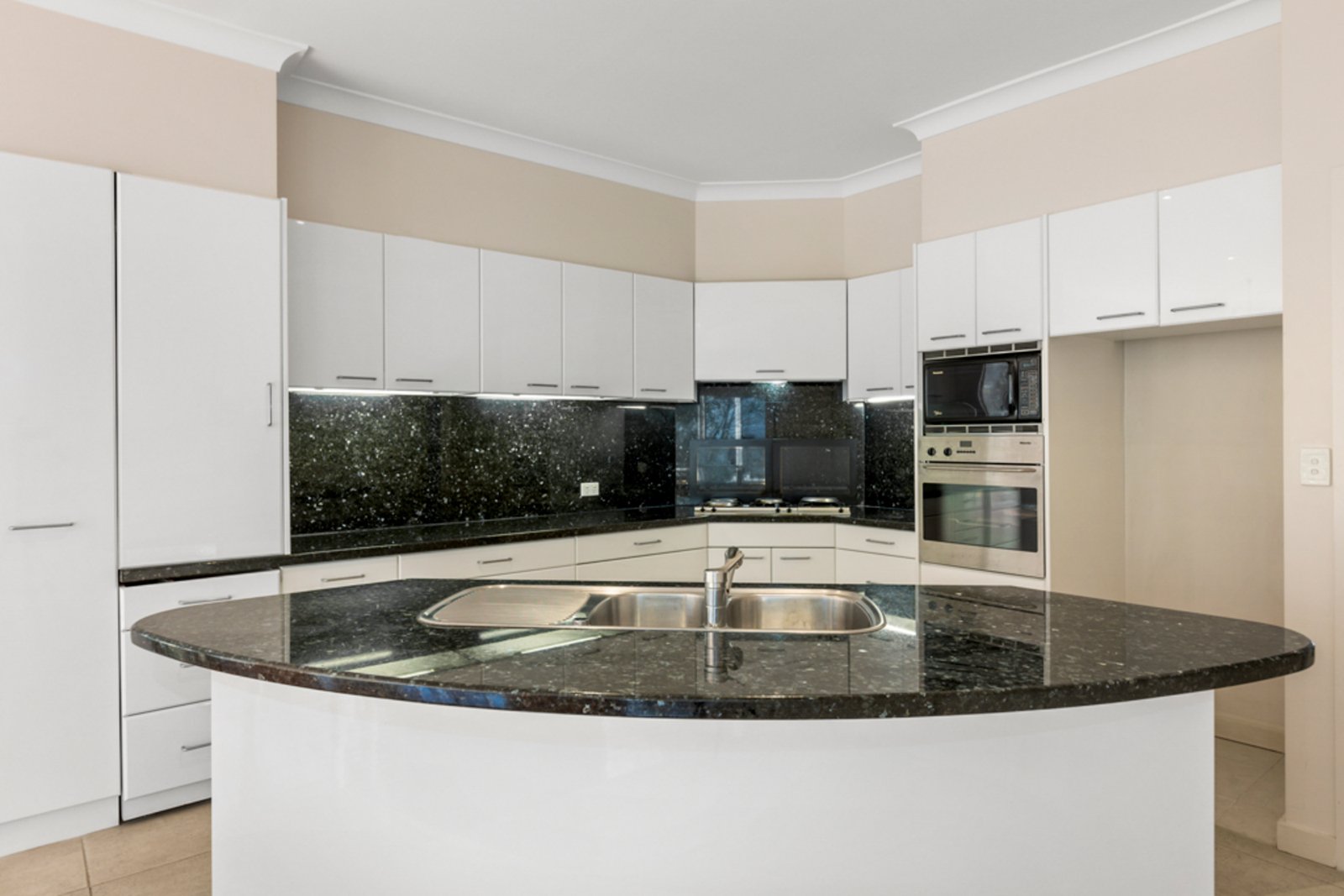 1 Nola Court, Toorak, 3142