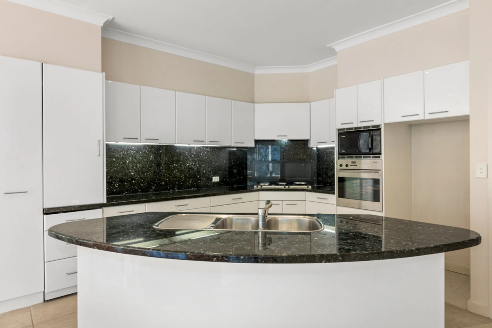 1 Nola Court, Toorak, 3142