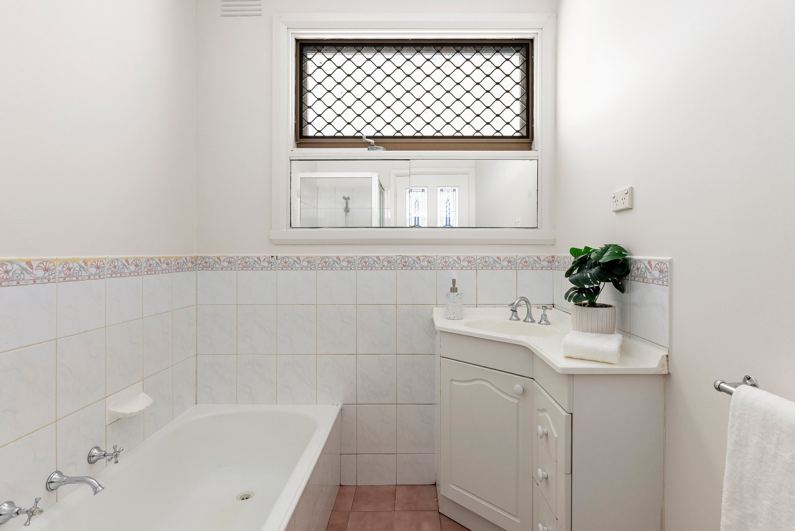 1 Bellevue Avenue, Burwood East, 3151