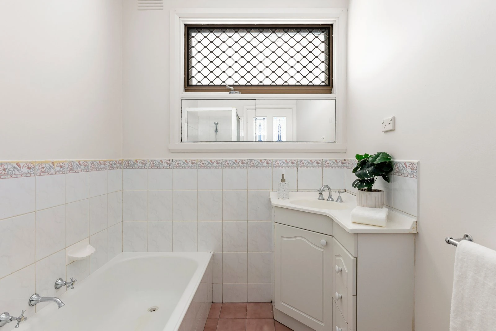 1 Bellevue Avenue, Burwood East, 3151