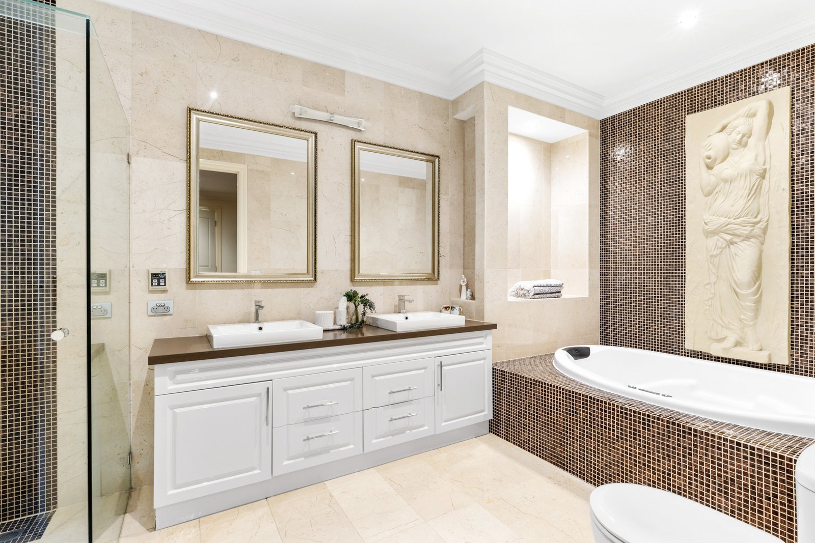 10 Bernborough Avenue, Balwyn, 3103