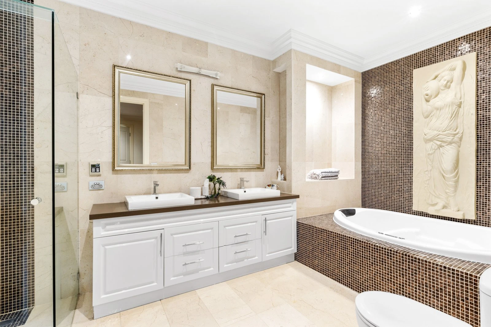 10 Bernborough Avenue, Balwyn, 3103