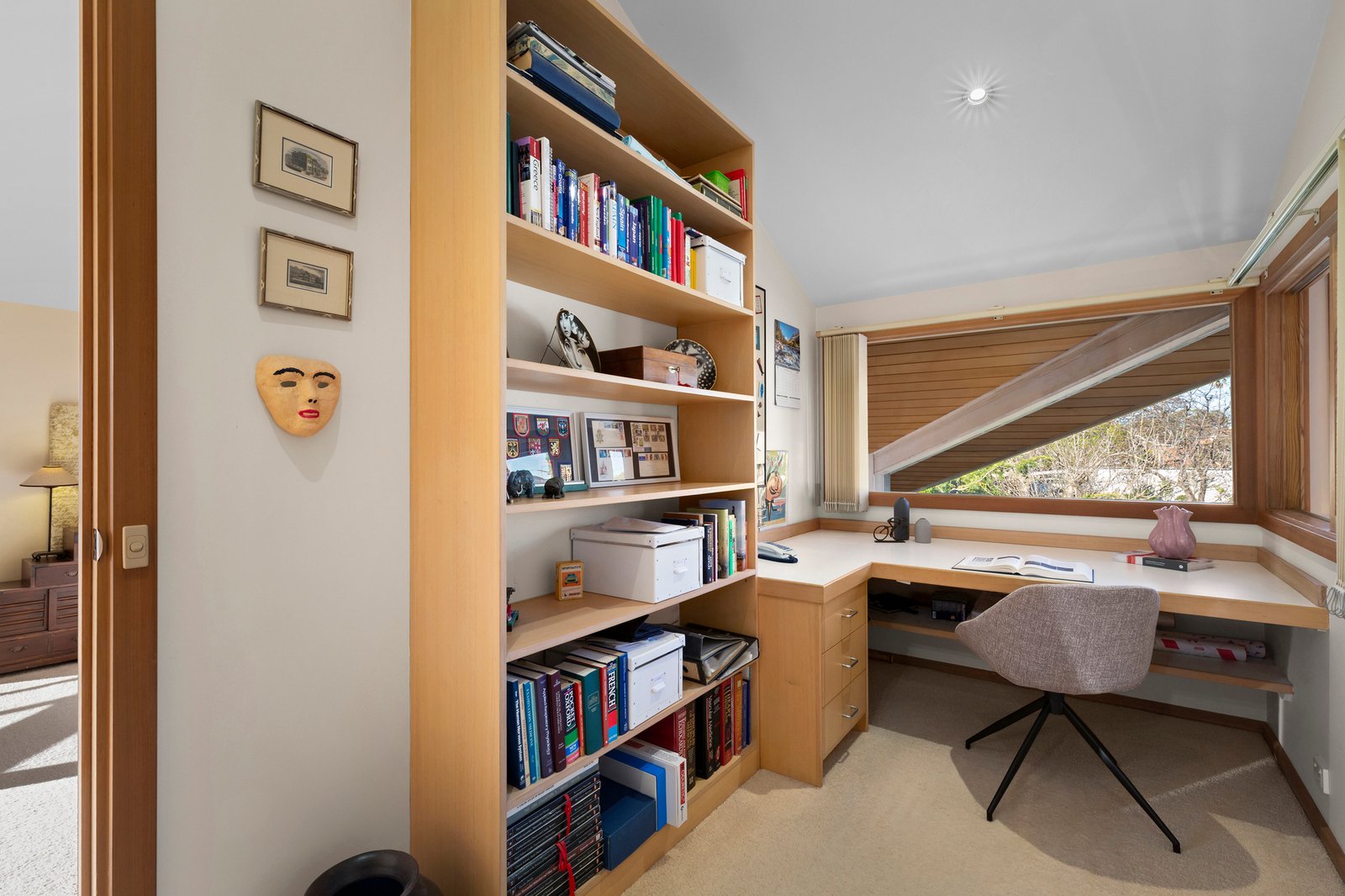 10 Holmwood Avenue, Brighton, 3186