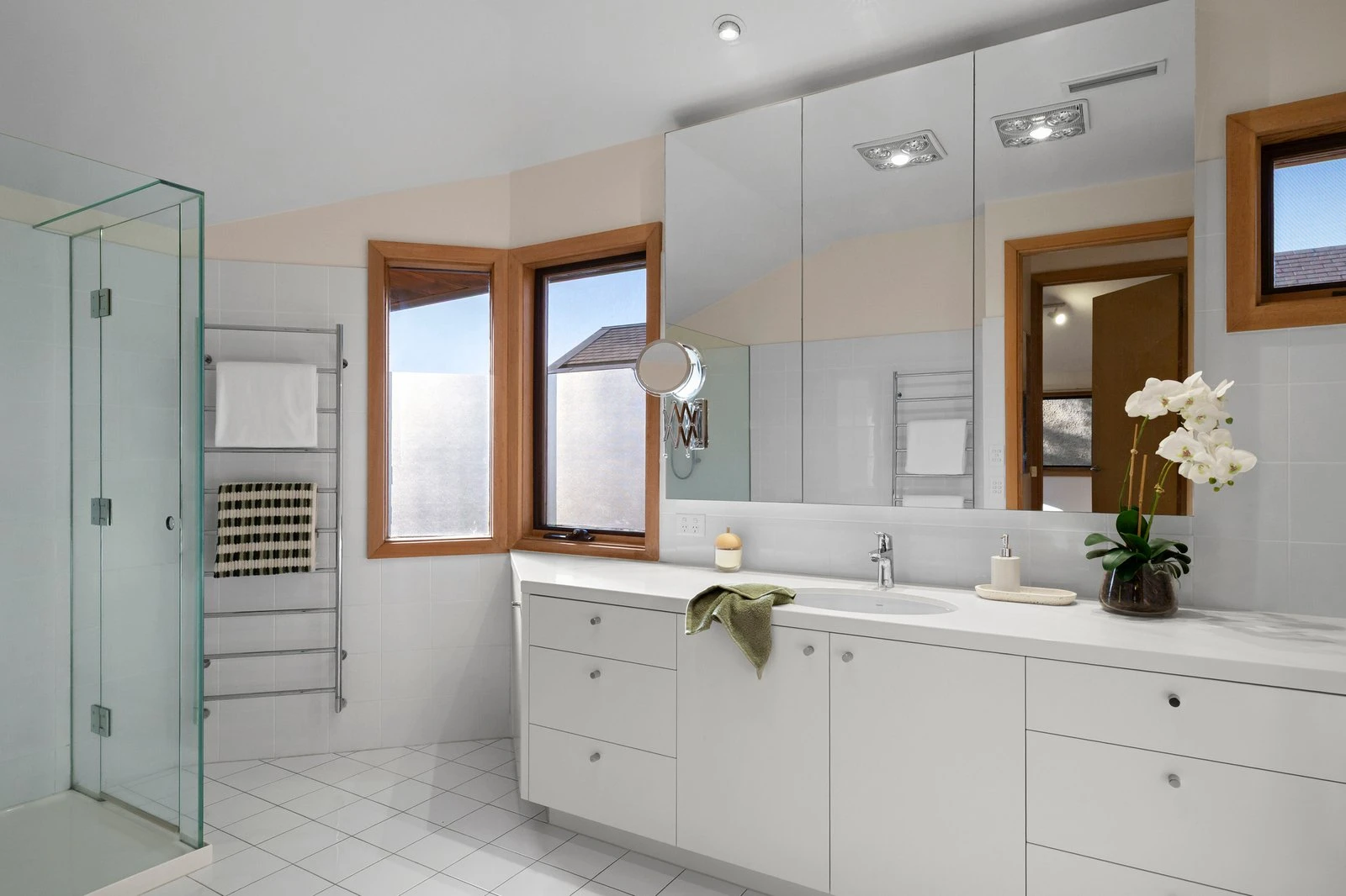 10 Holmwood Avenue, Brighton, 3186