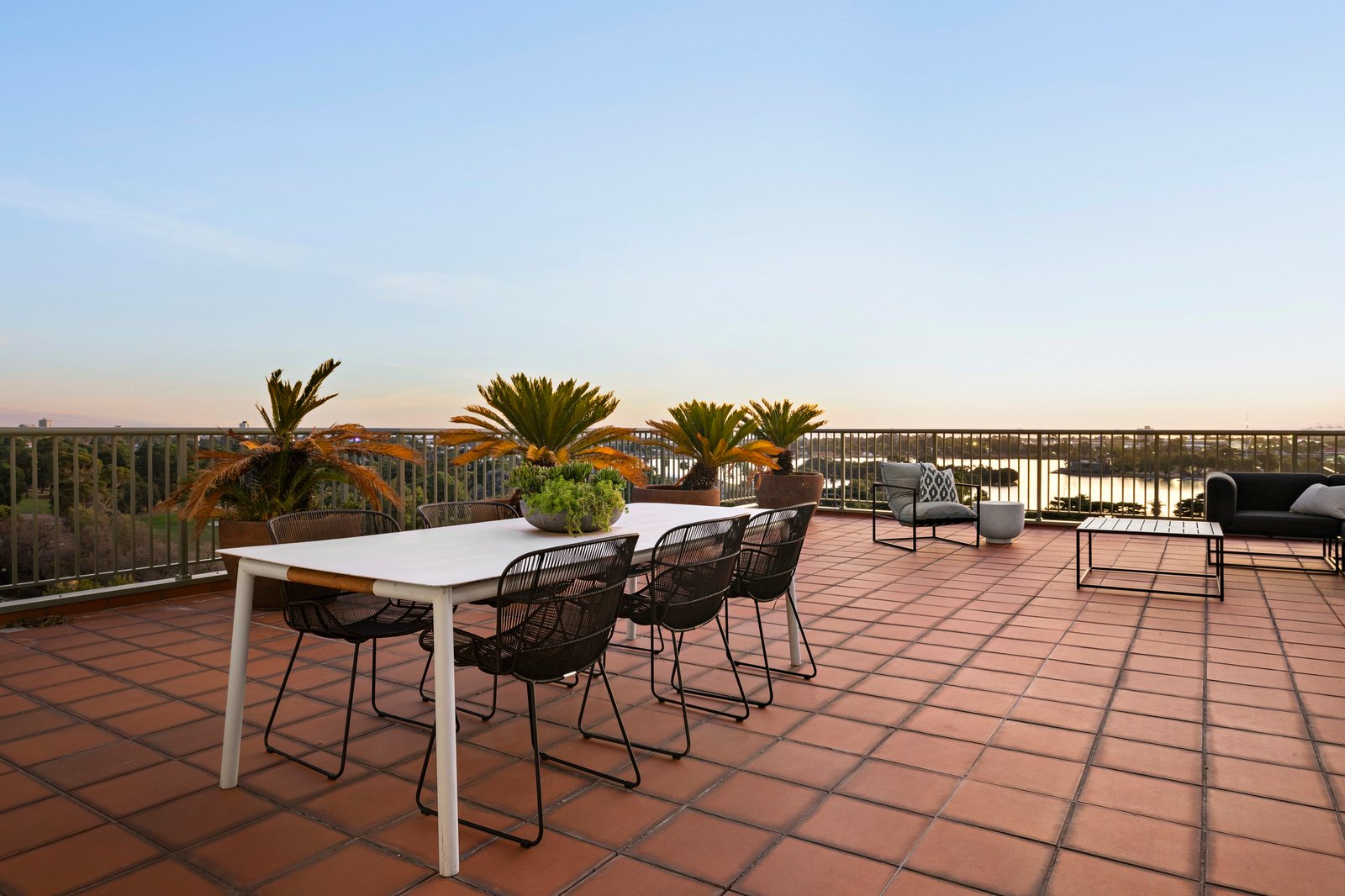 1002/15 Queens Road, Melbourne, 3004