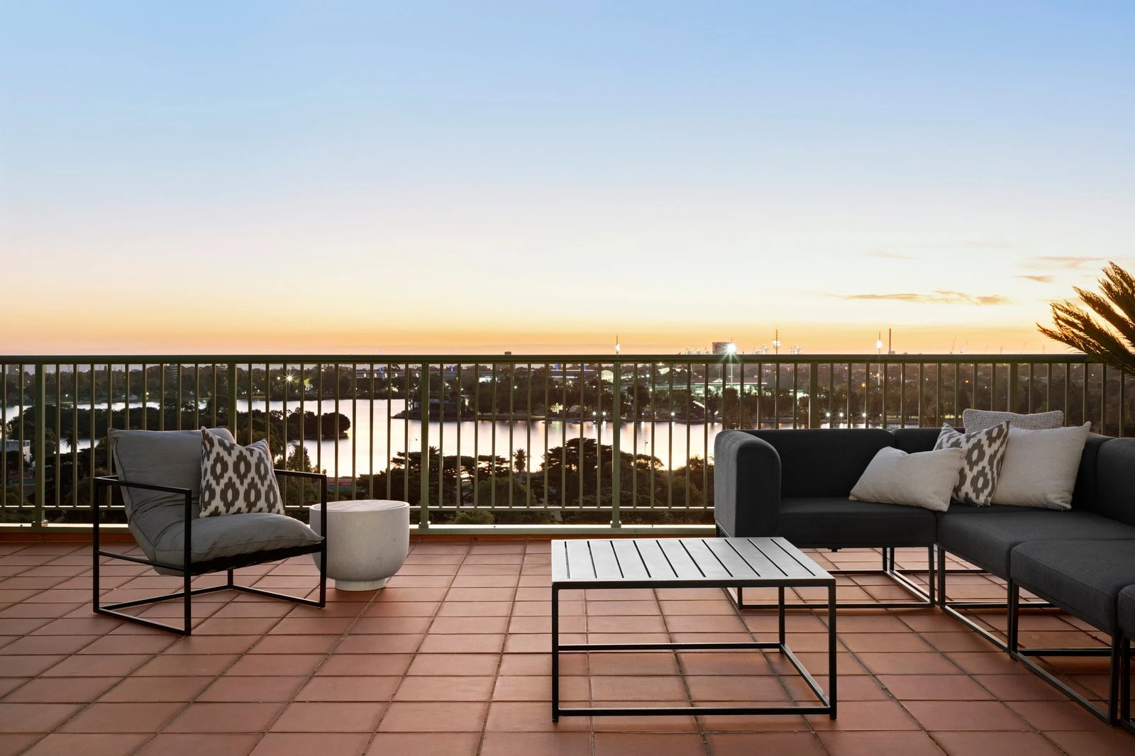 1002/15 Queens Road, Melbourne, 3004
