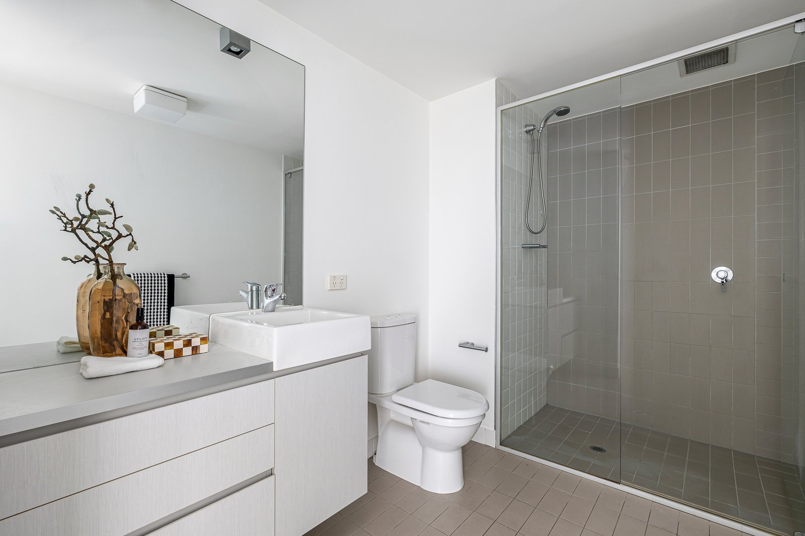 1003/800 Chapel Street, South Yarra, 3141