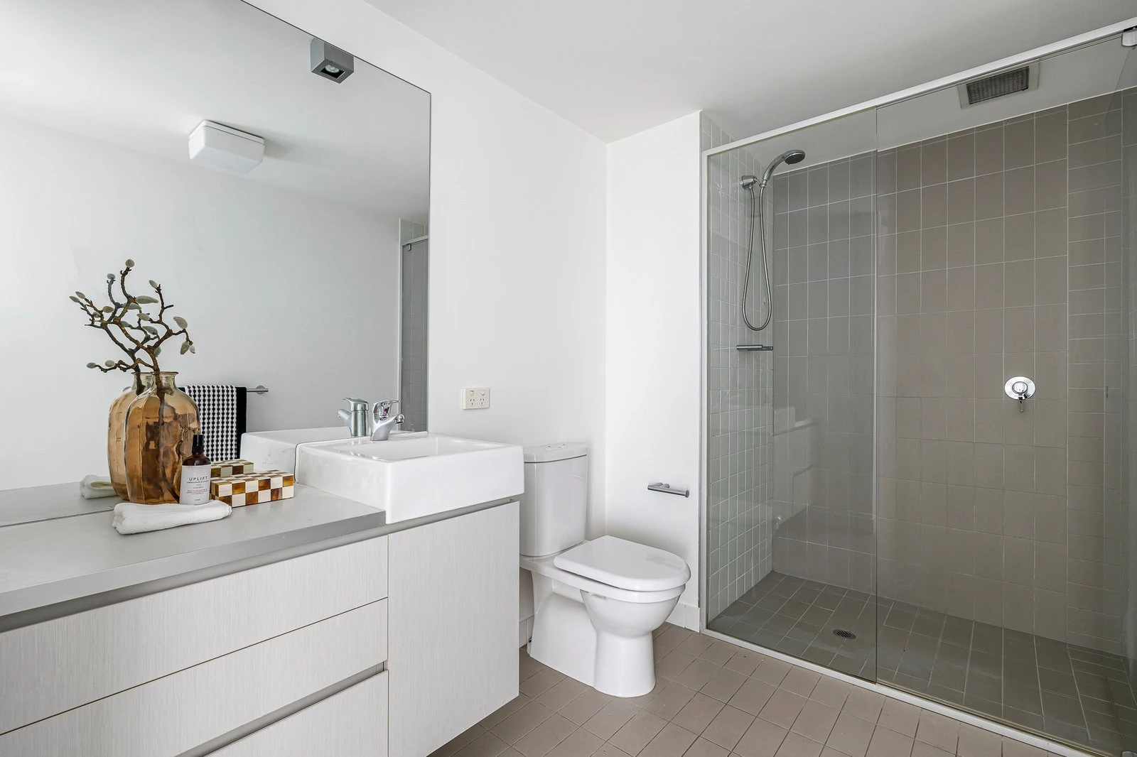 1003/800 Chapel Street, South Yarra, 3141