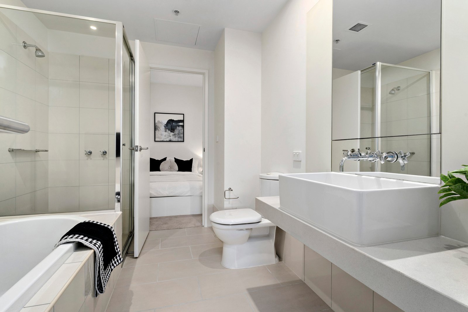 104/60 Siddeley Street, Docklands, 3008