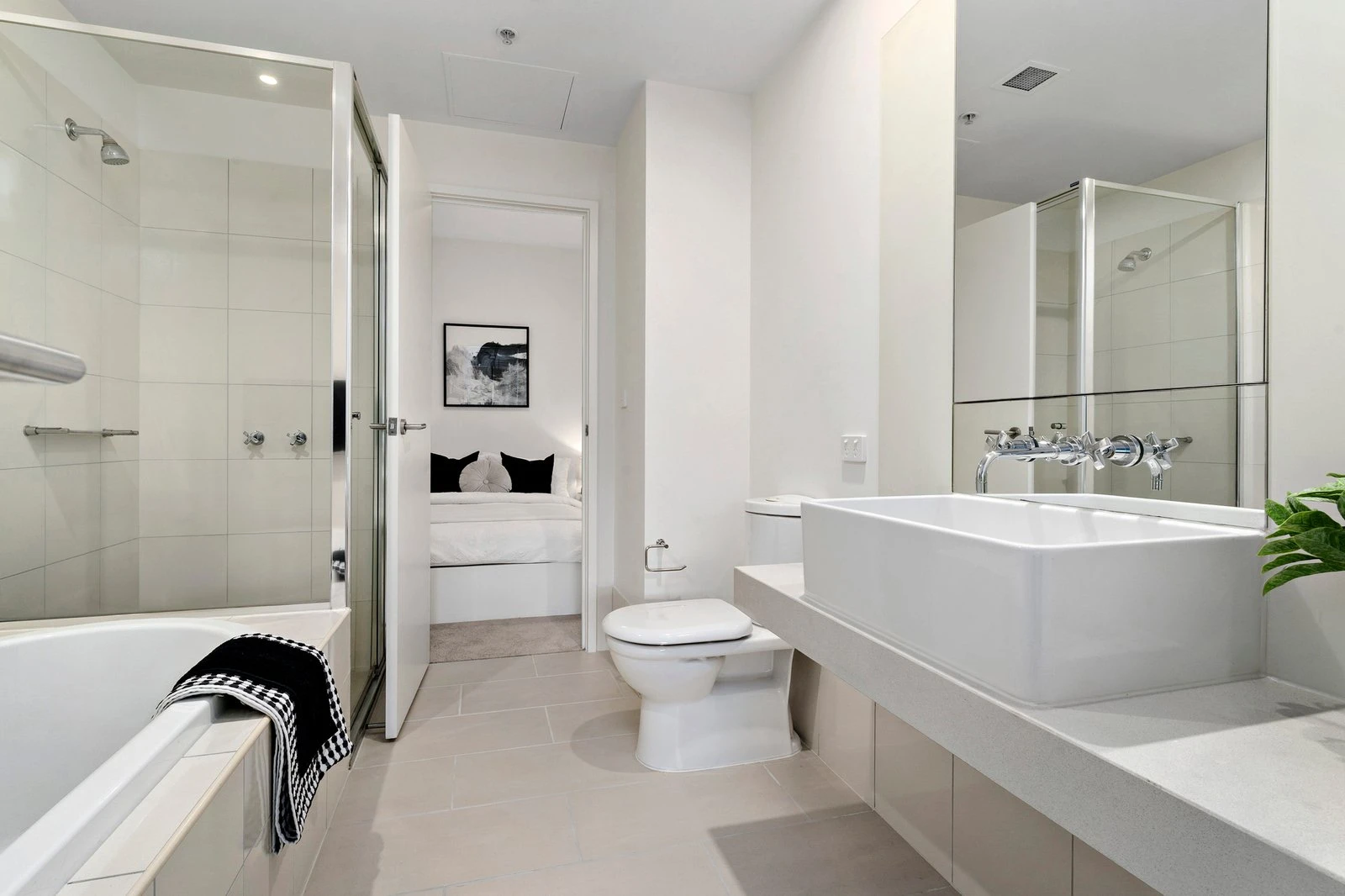 104/60 Siddeley Street, Docklands, 3008