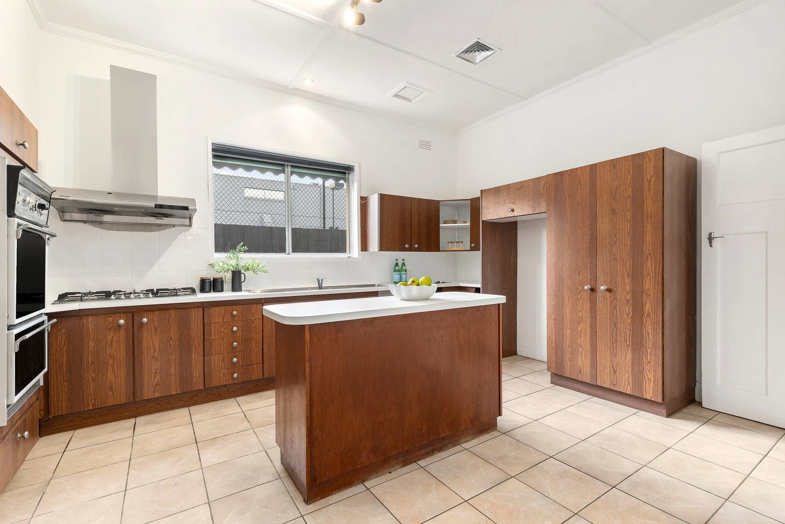 1/16 Omar Street, Caulfield South, 3162