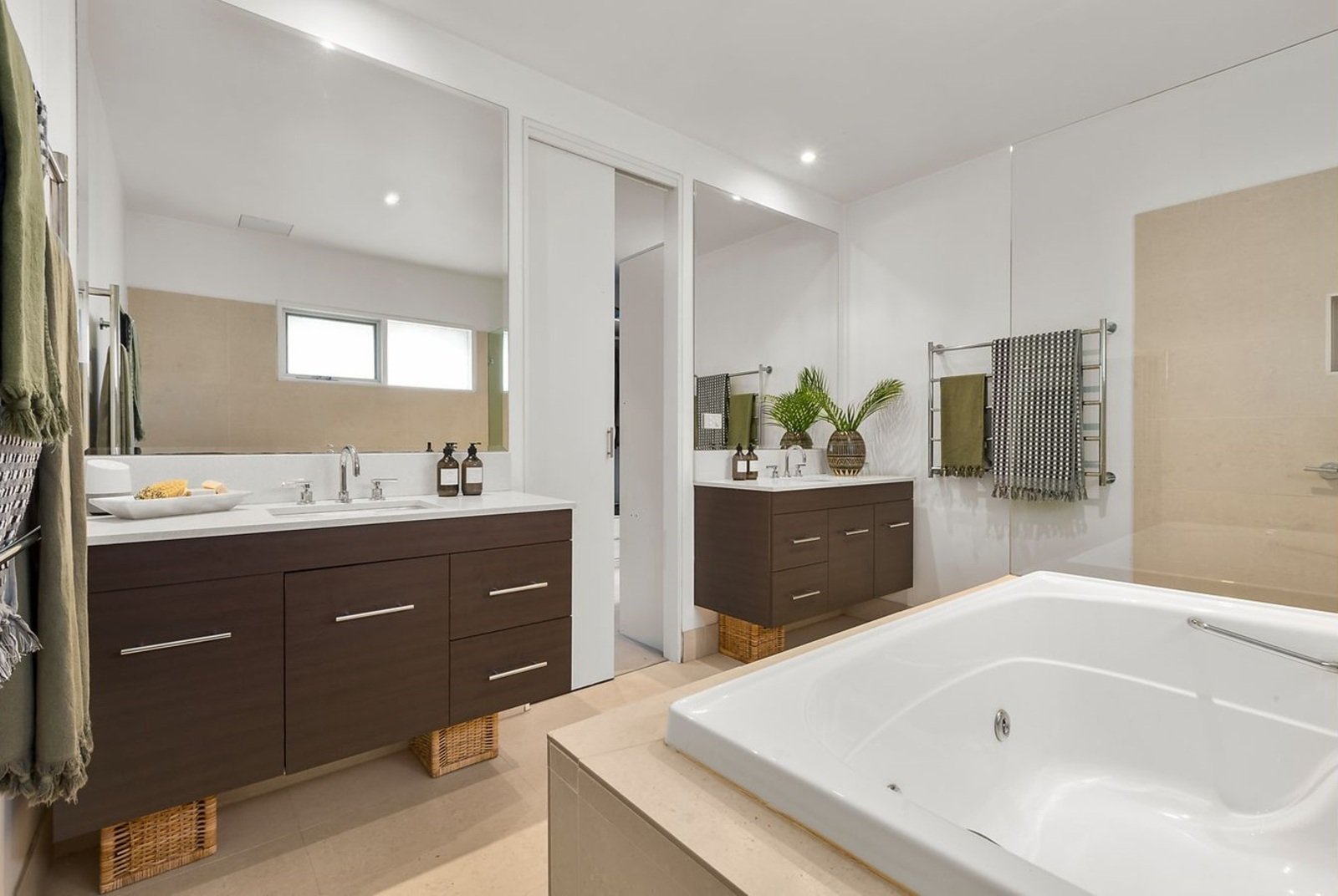 12 Milton Parade, Malvern, 3144