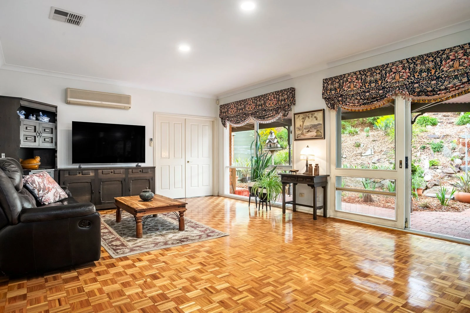 12 Raymond Elliot Court, Park Orchards, 3114