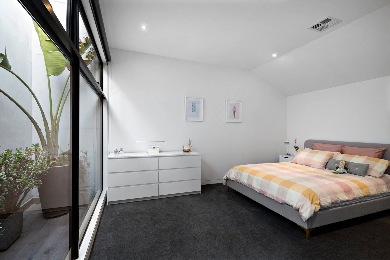 13 Douglas Street, Malvern East, 3145