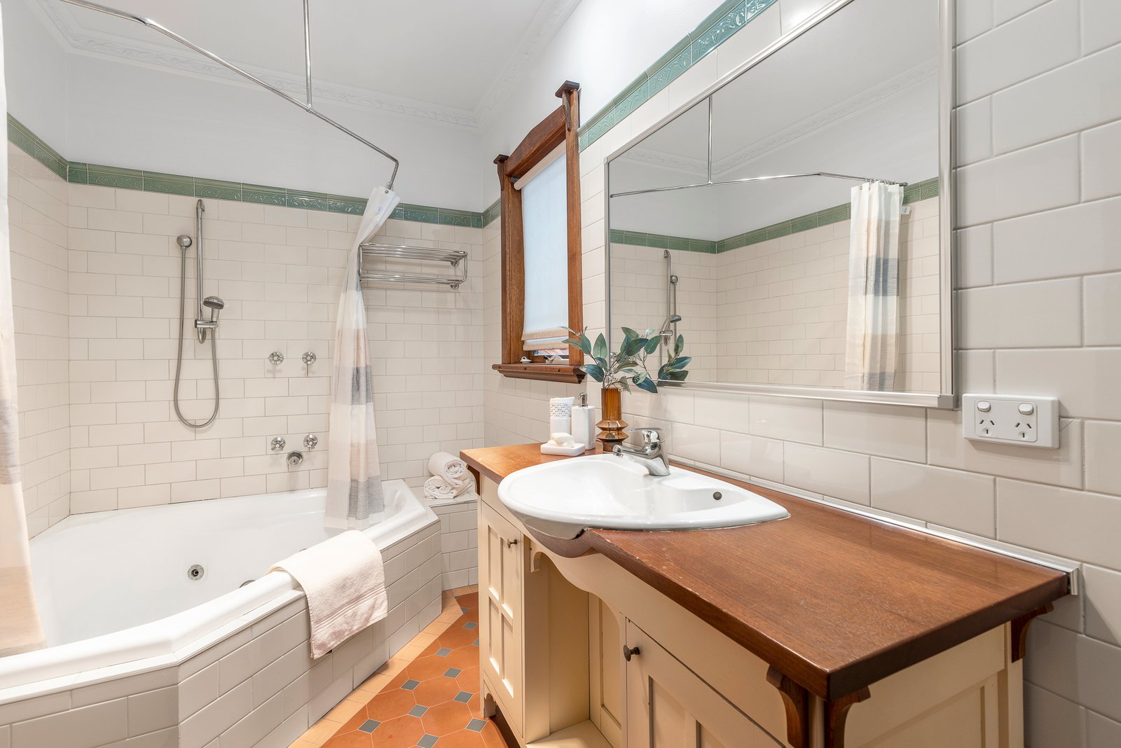 13 Summerhill Road, Glen Iris, 3146