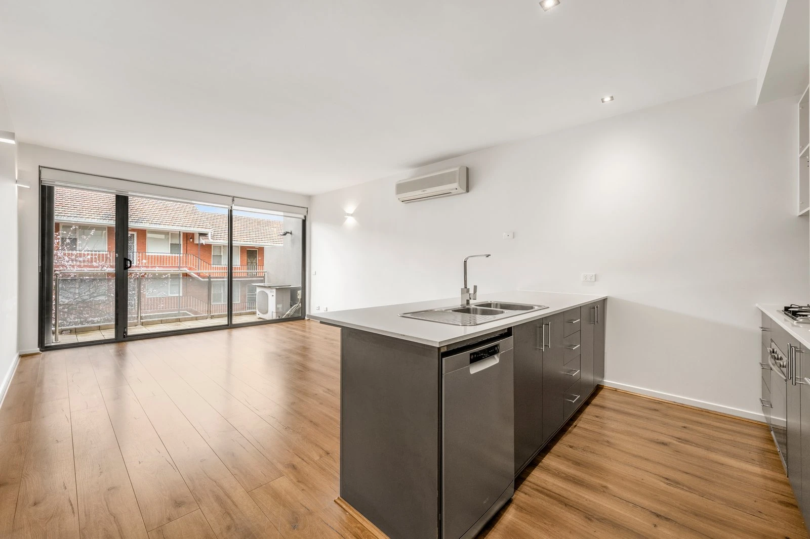 13/561 Glenferrie Road, Hawthorn, Vic