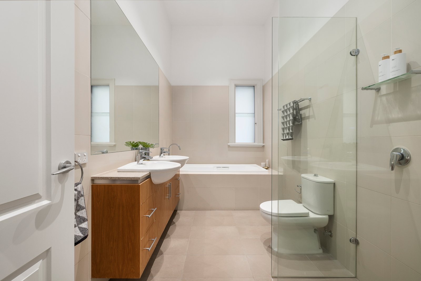 15 Margaret Street, Canterbury, 3126