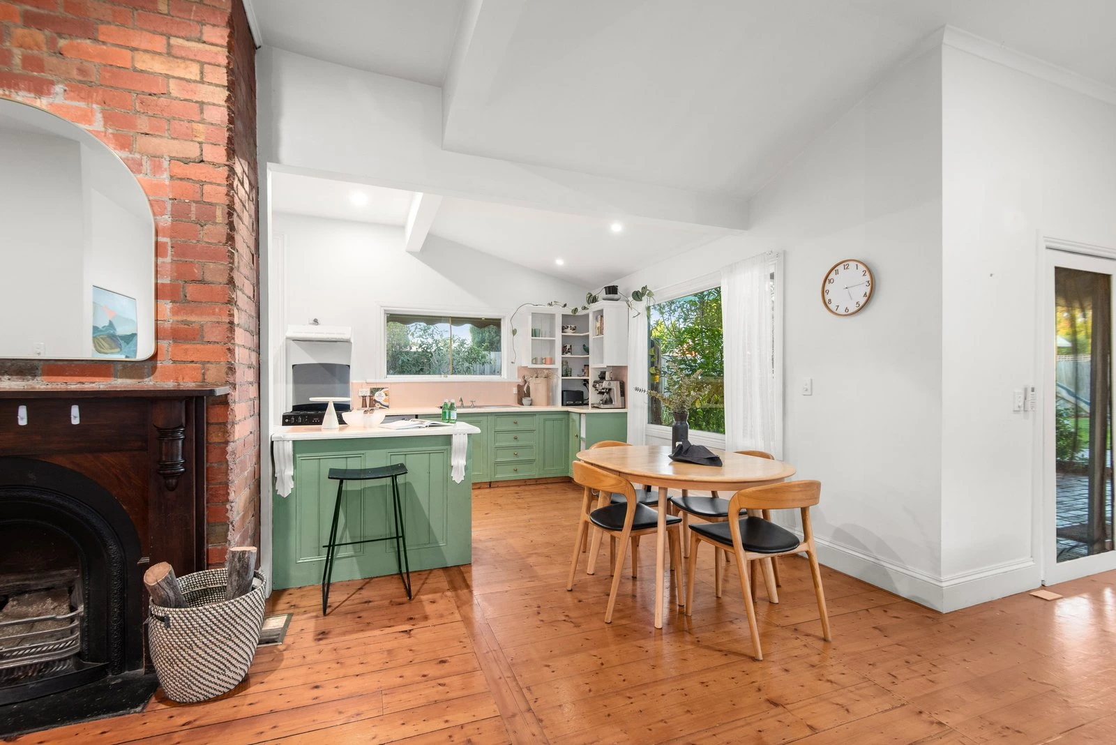 16 Tooronga Road, Malvern East, 3145