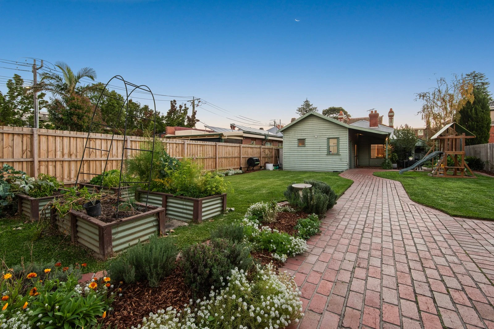 16 Tooronga Road, Malvern East, 3145