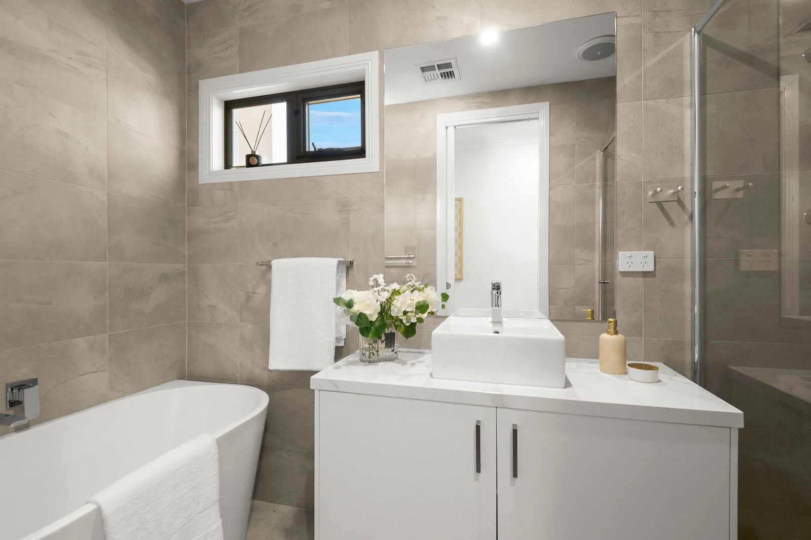 16 Glenthorn Avenue, Balwyn North, 3104