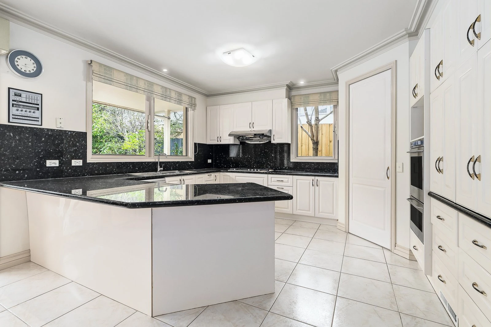 16 Henley Street, Balwyn, 3103