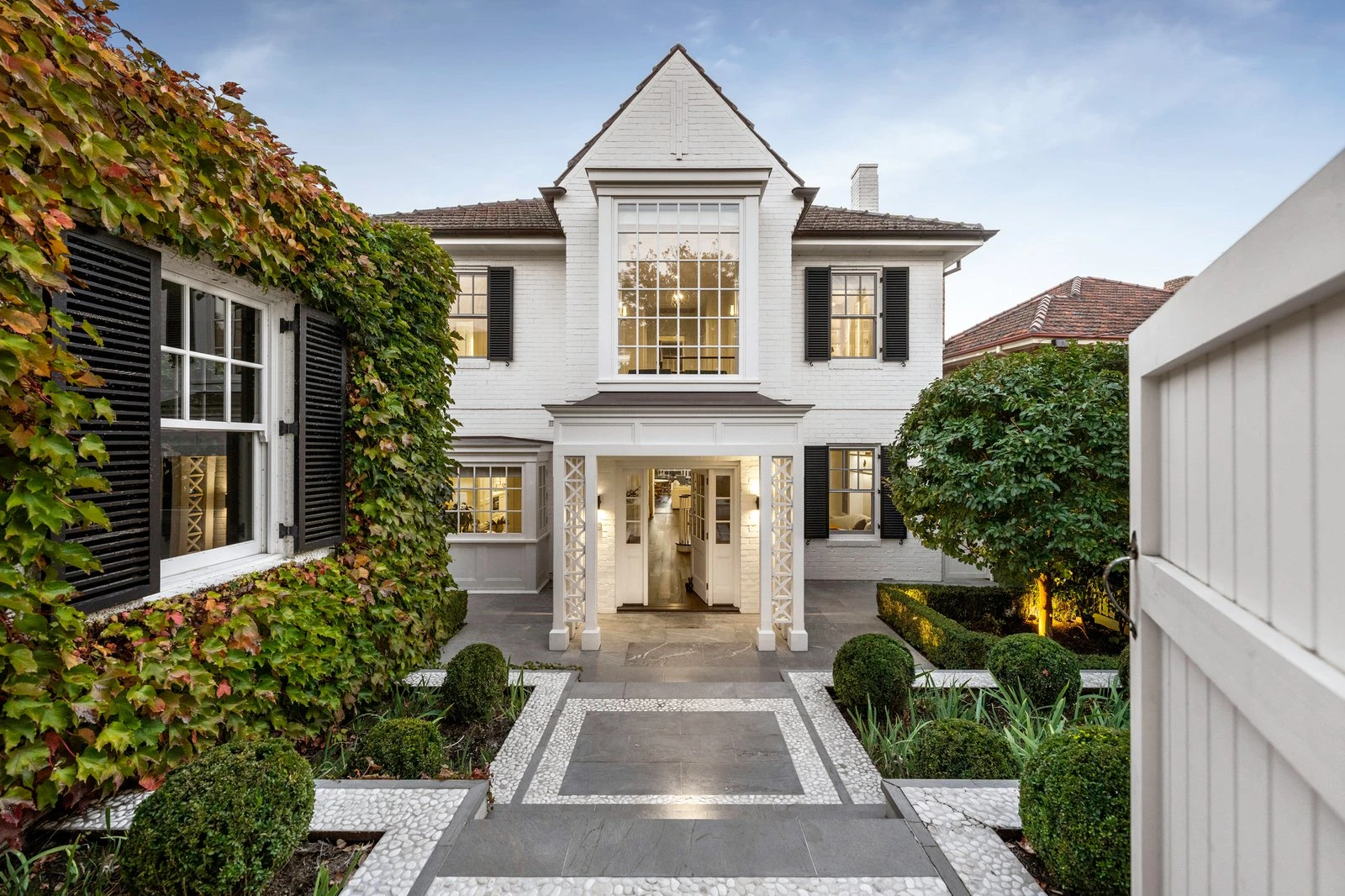16 Hill Street, Toorak, 3142