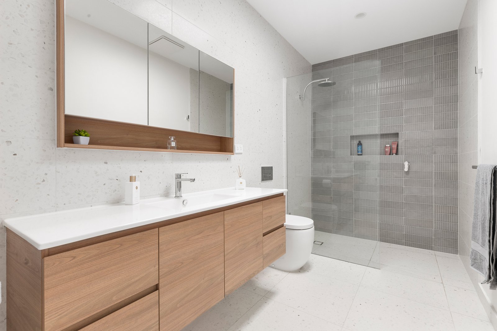 16 Jackson Avenue, Mont Albert North, 3129