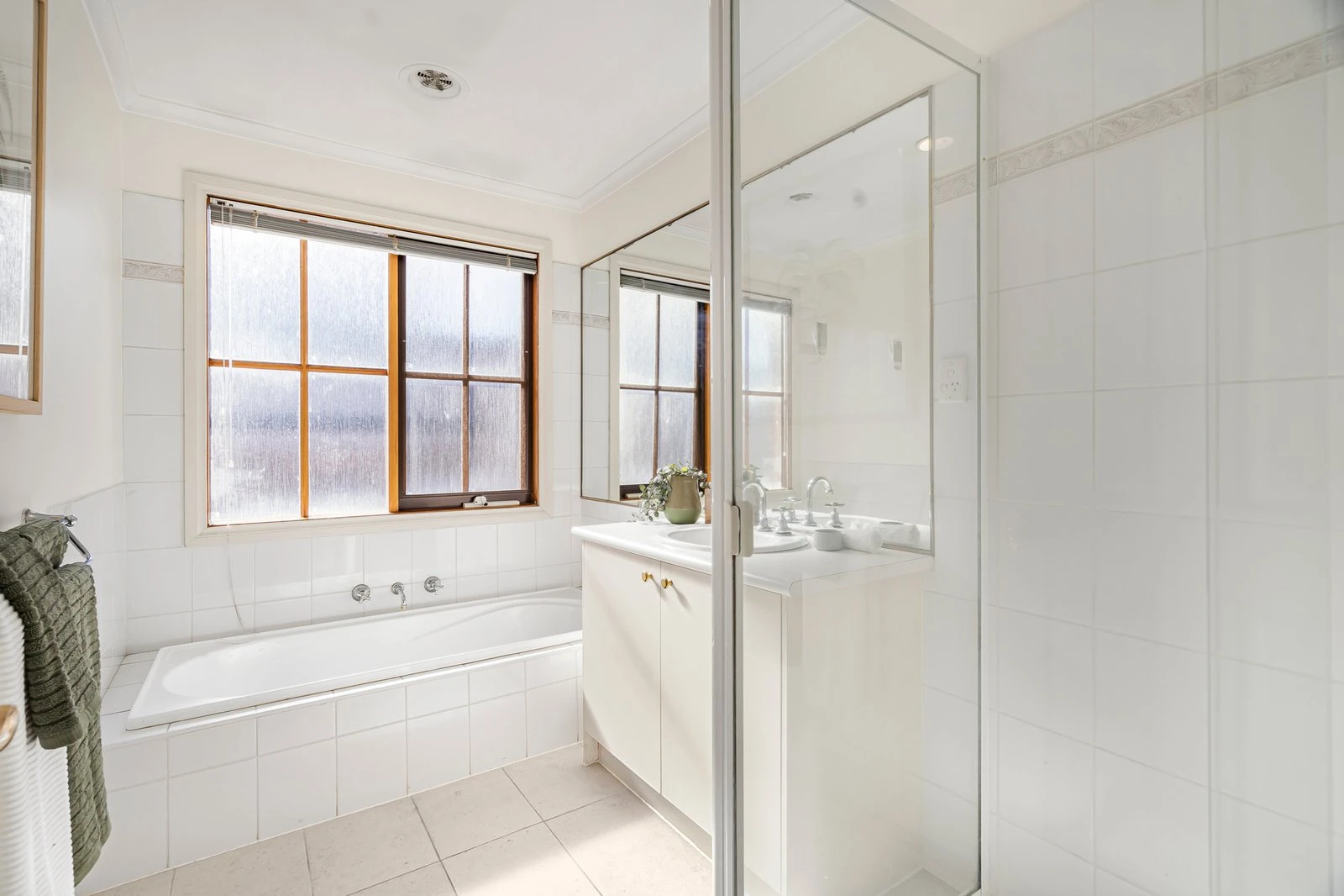 1/63 Hampshire Road, Doncaster, 3108