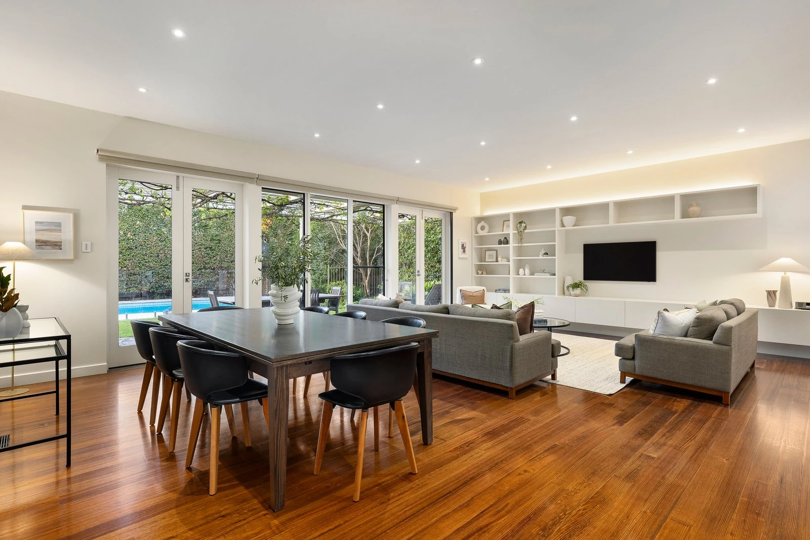 19 Inverness Way, Balwyn North, 3104