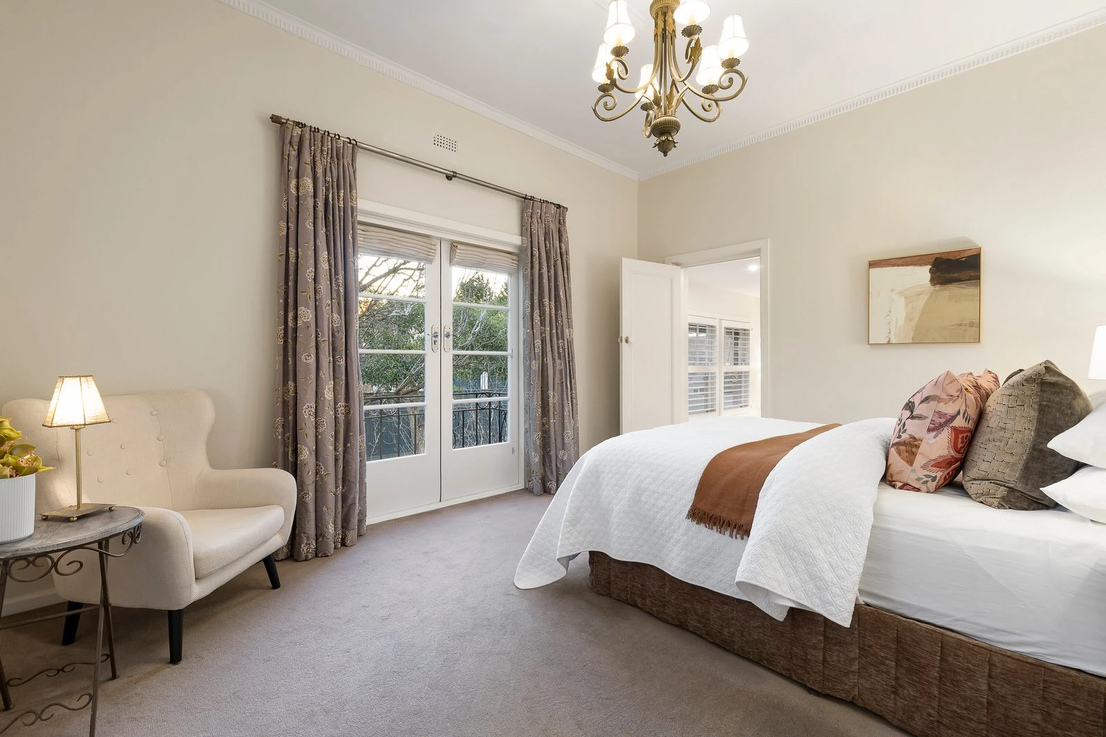 19 Inverness Way, Balwyn North, 3104