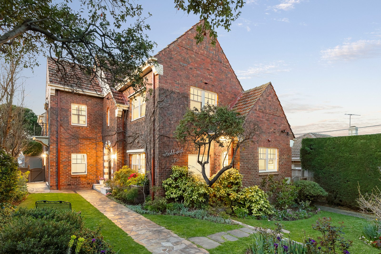 19 Inverness Way, Balwyn North, 3104