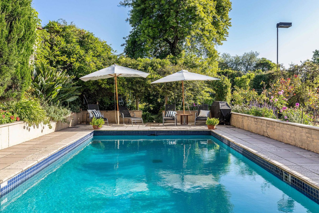 2 Yeovil Road, Glen Iris, 3146