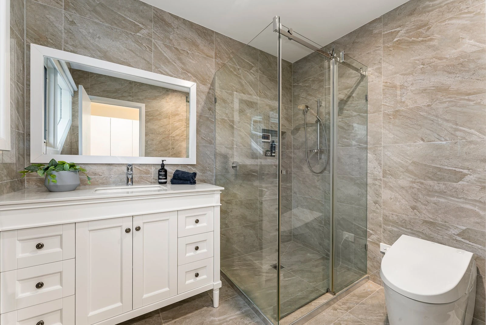 20 Rubens Grove, Canterbury, 3126