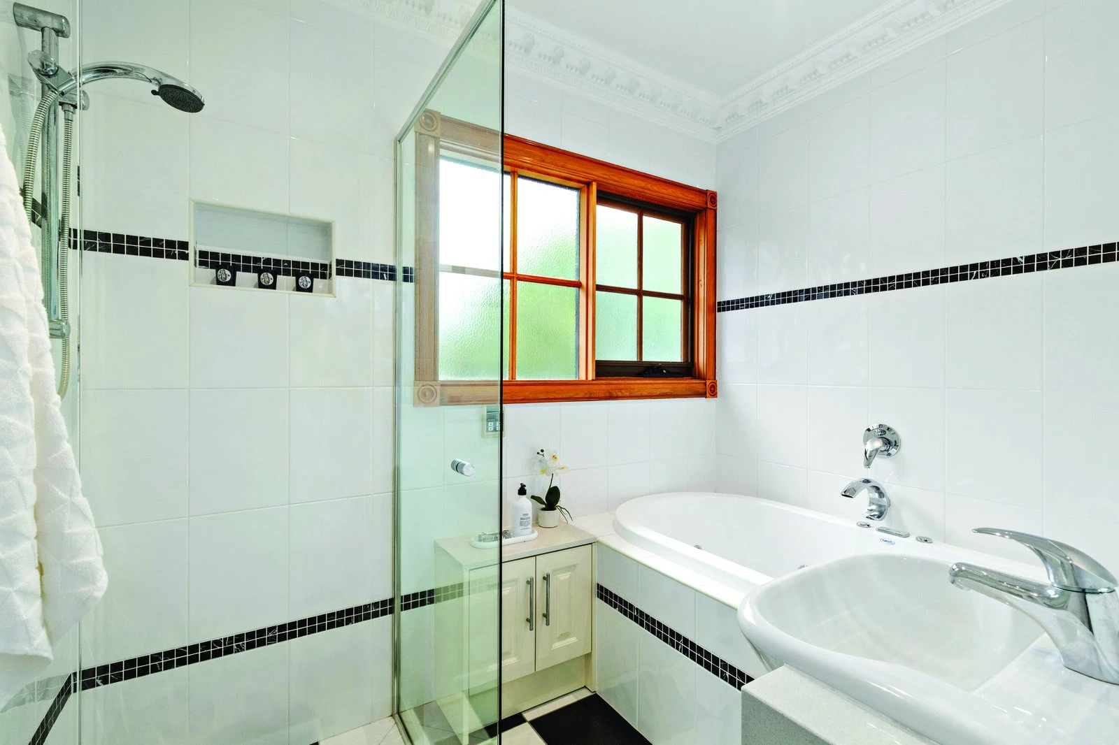 2/1 Gatis Street, Glen Iris, 3146