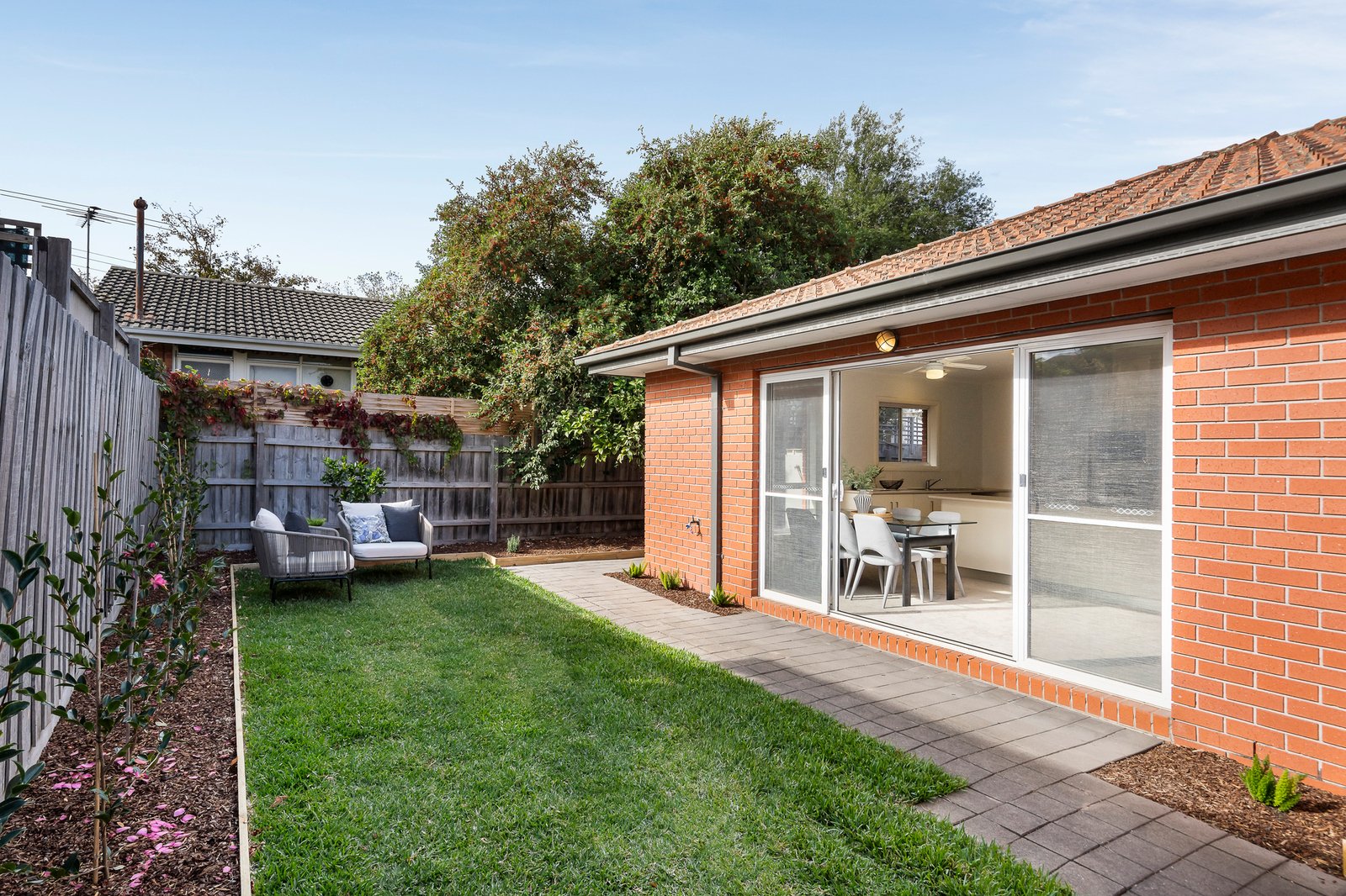 2/10 Clapham Road, Hughesdale, 3166
