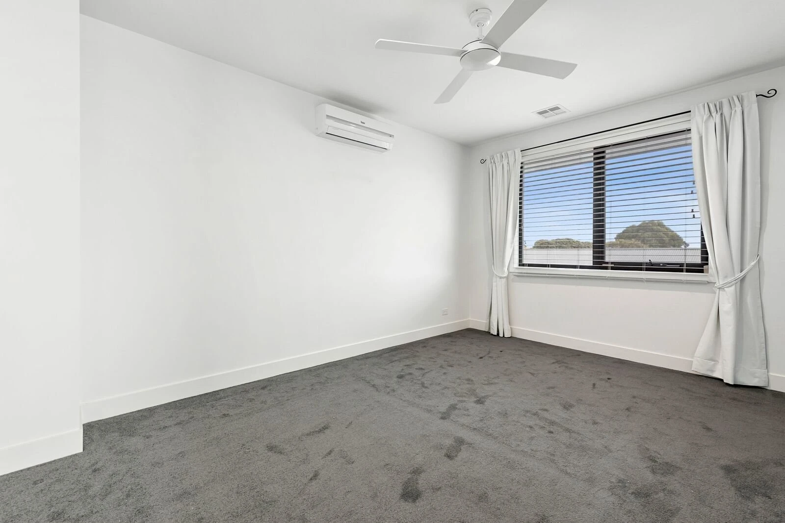 2/15 Green Island Avenue, Mount Martha, 3934