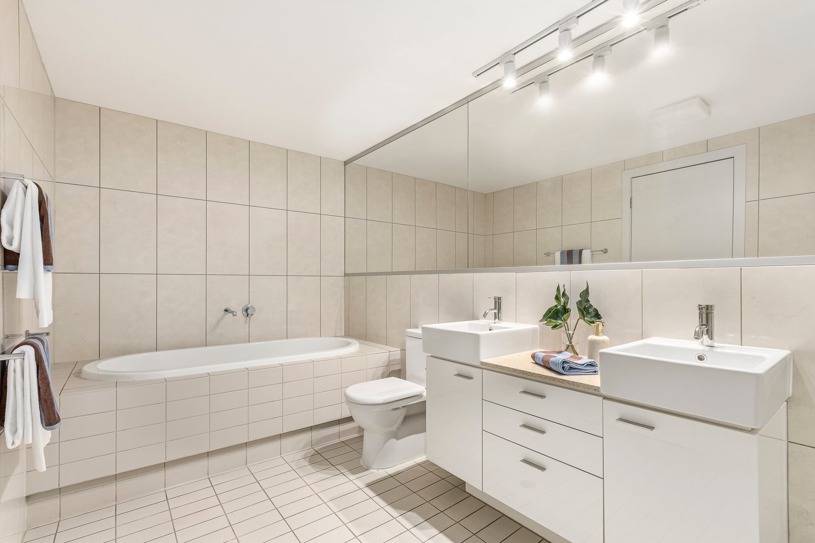 2/188 Canterbury Road, Canterbury, 3126